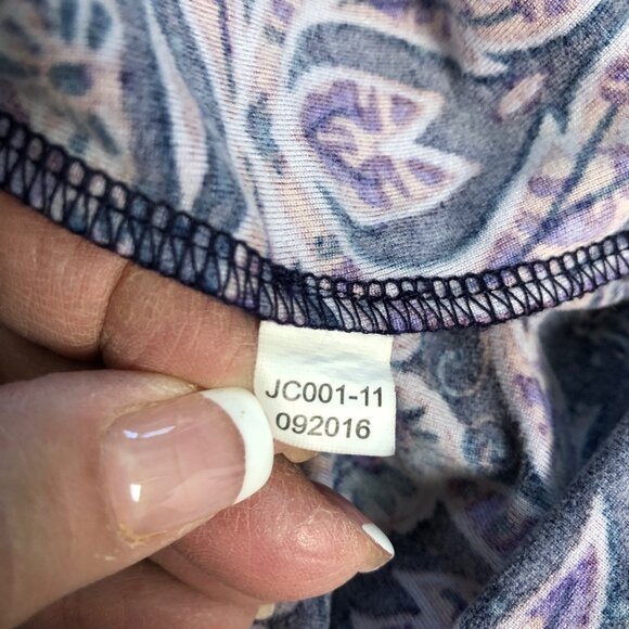 LuLaRoe Purple Pink Paisley Floral Top Womens Sz Medium Soft Short Sleeve Tunic - Picture 7 of 9